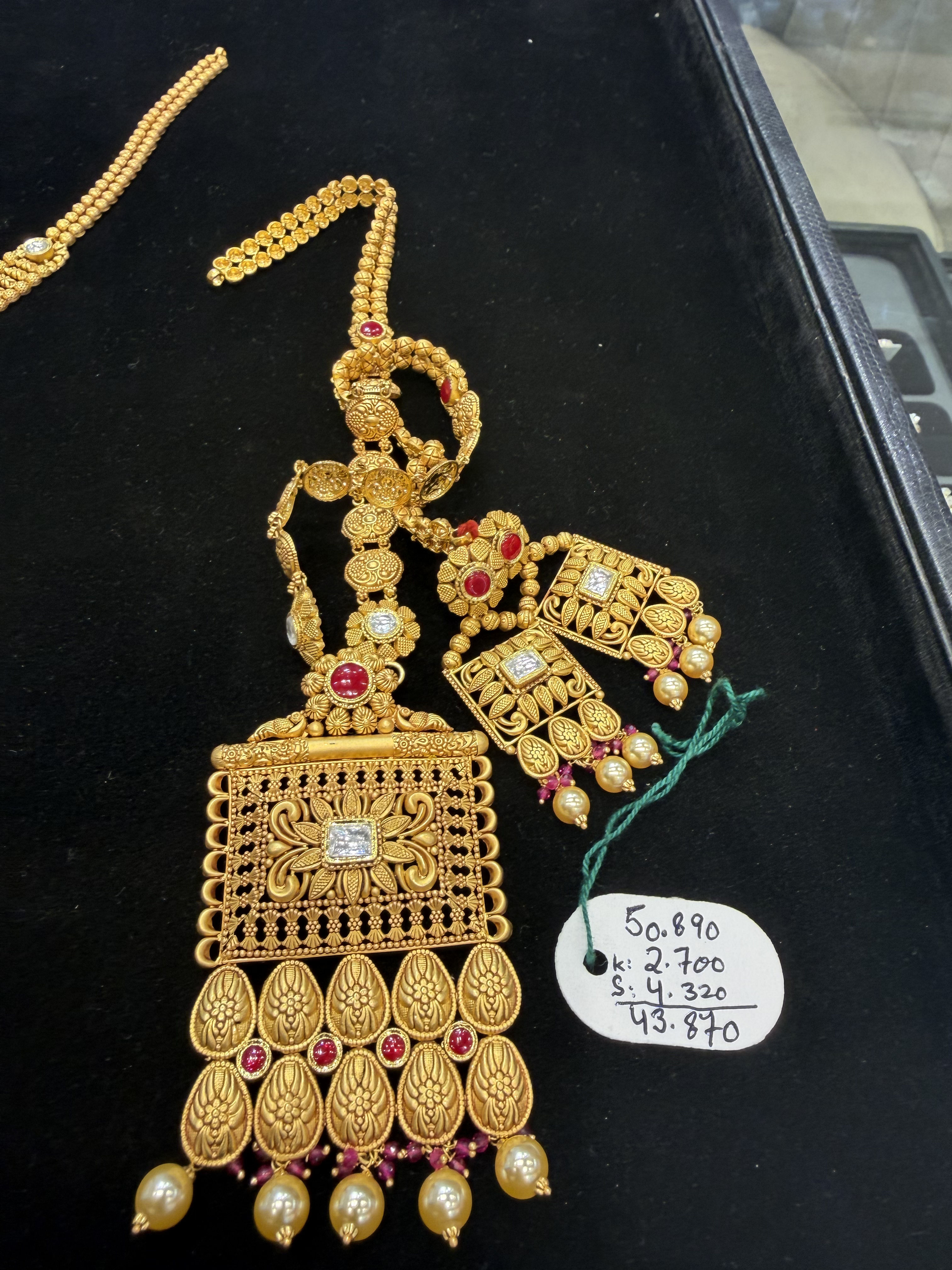 Collection earrings piece