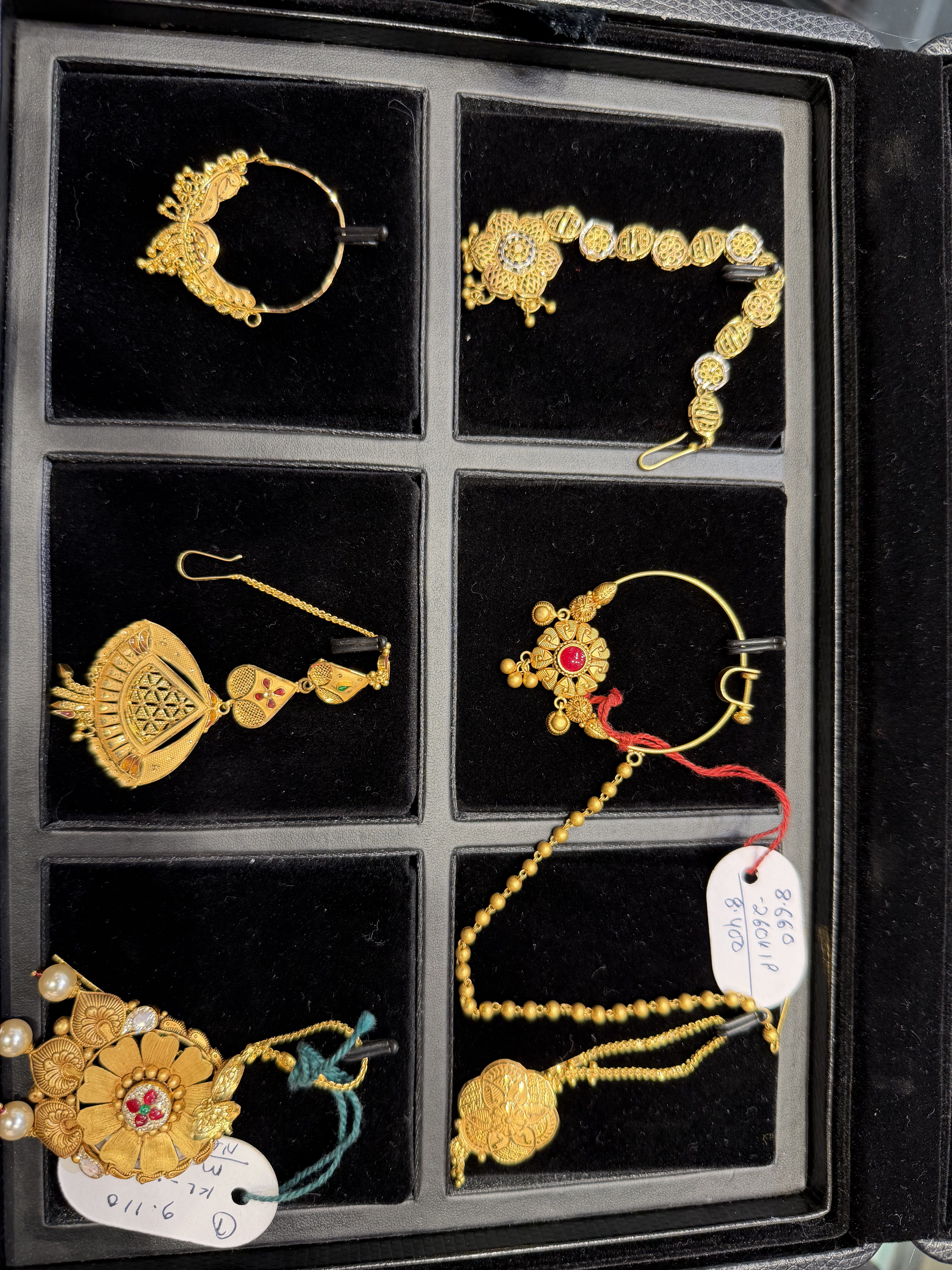 Collection earrings piece