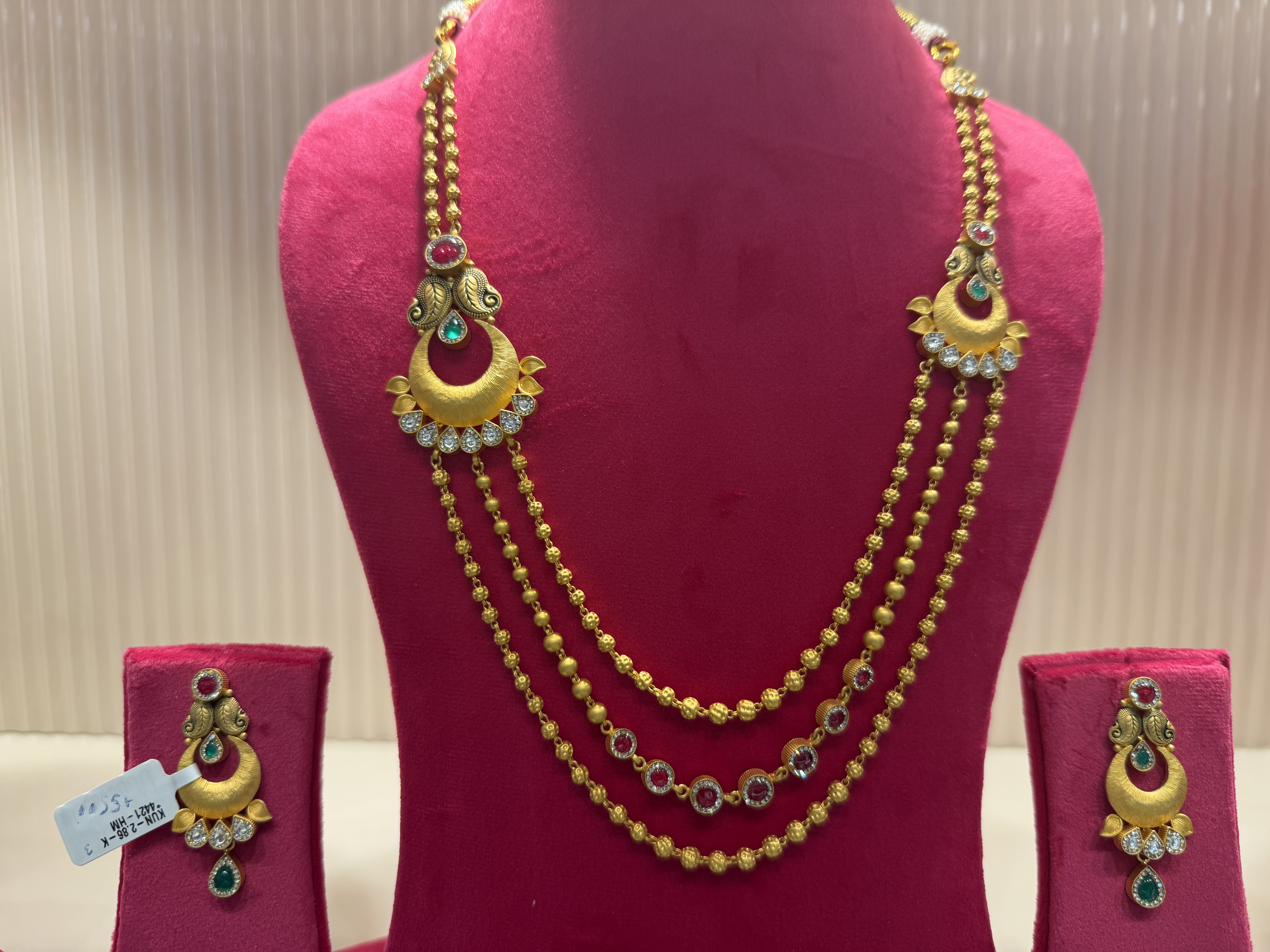 Collection necklace piece