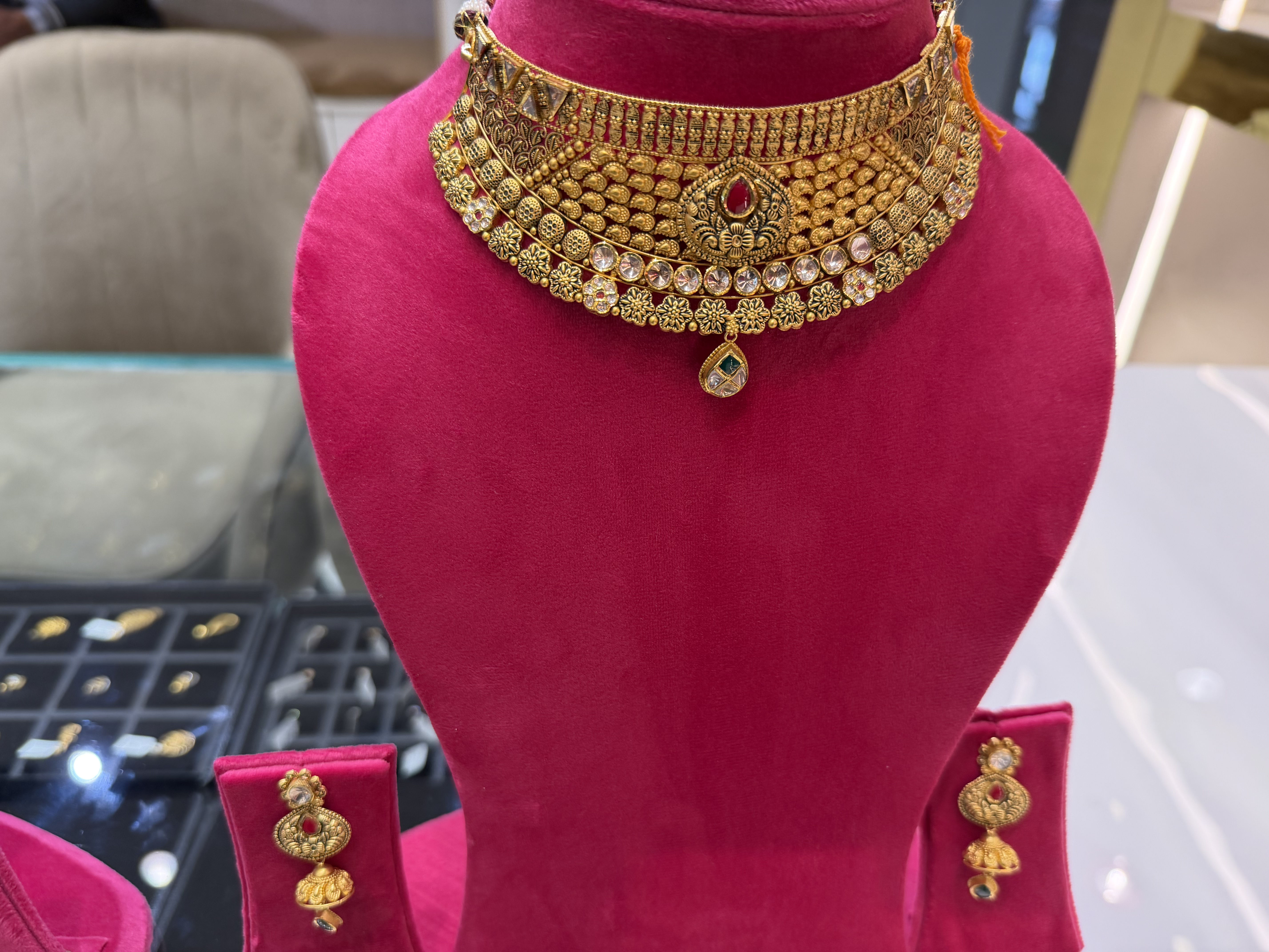 Collection necklace piece
