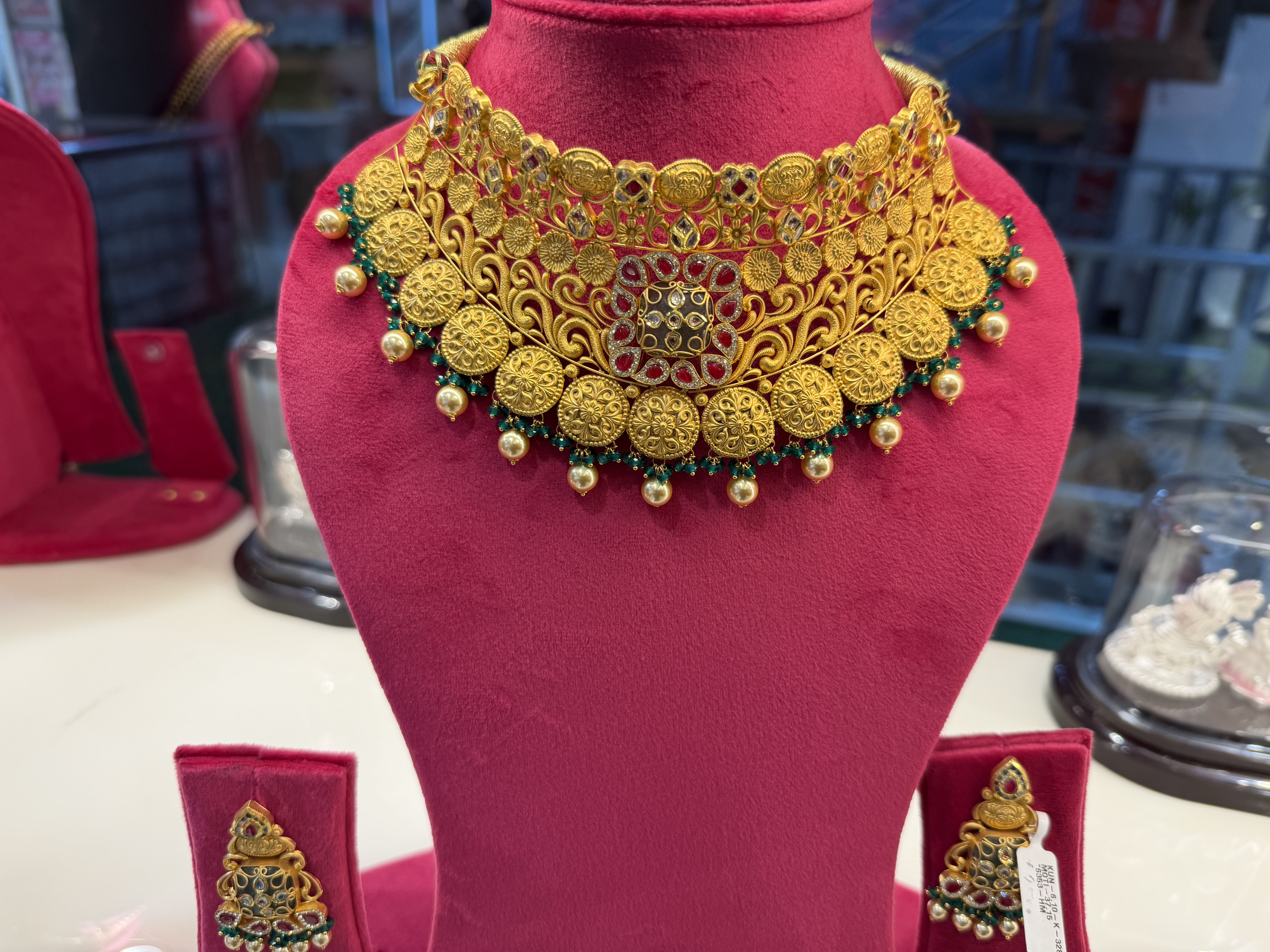 Collection necklace piece
