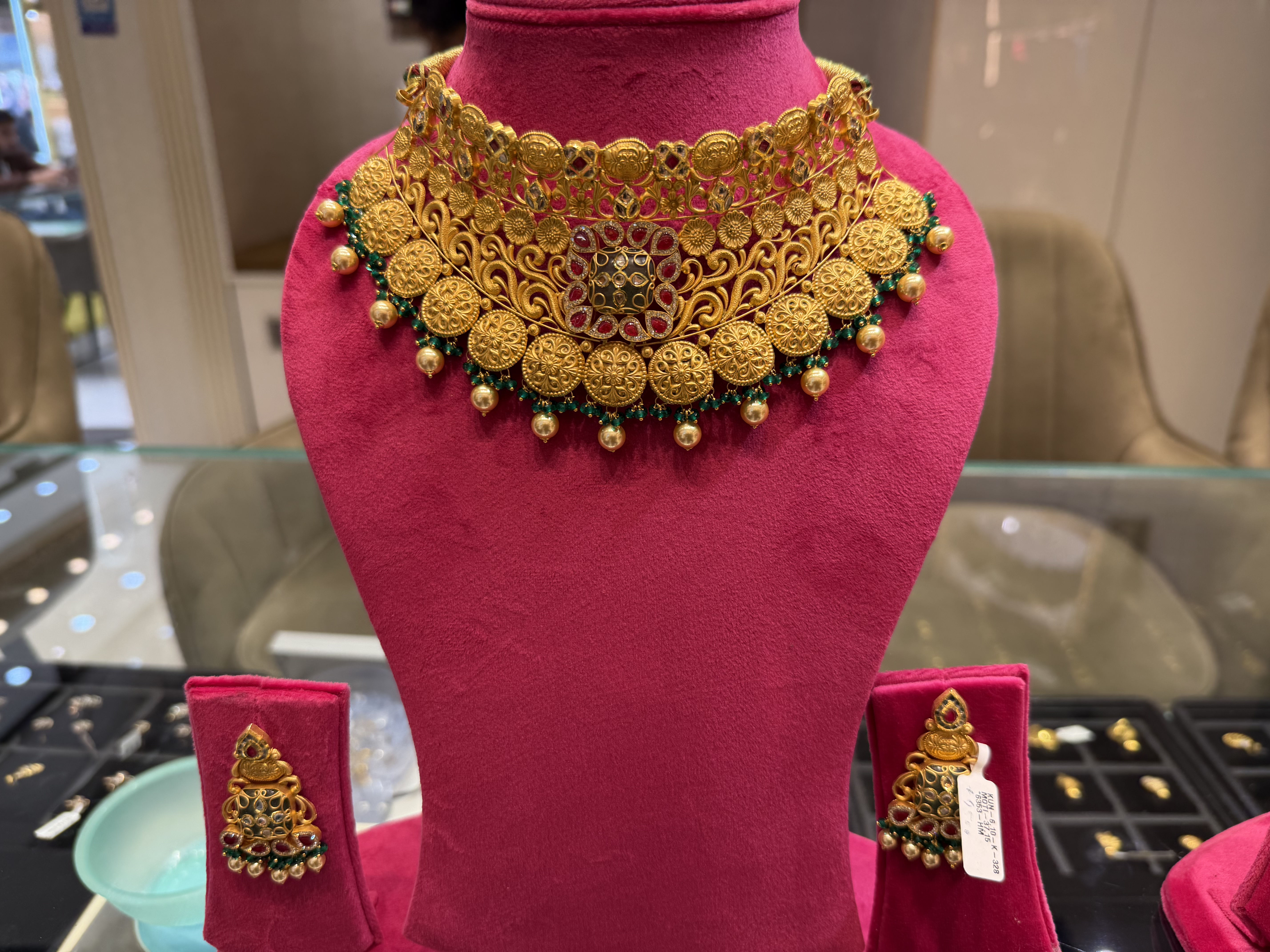 Collection necklace piece