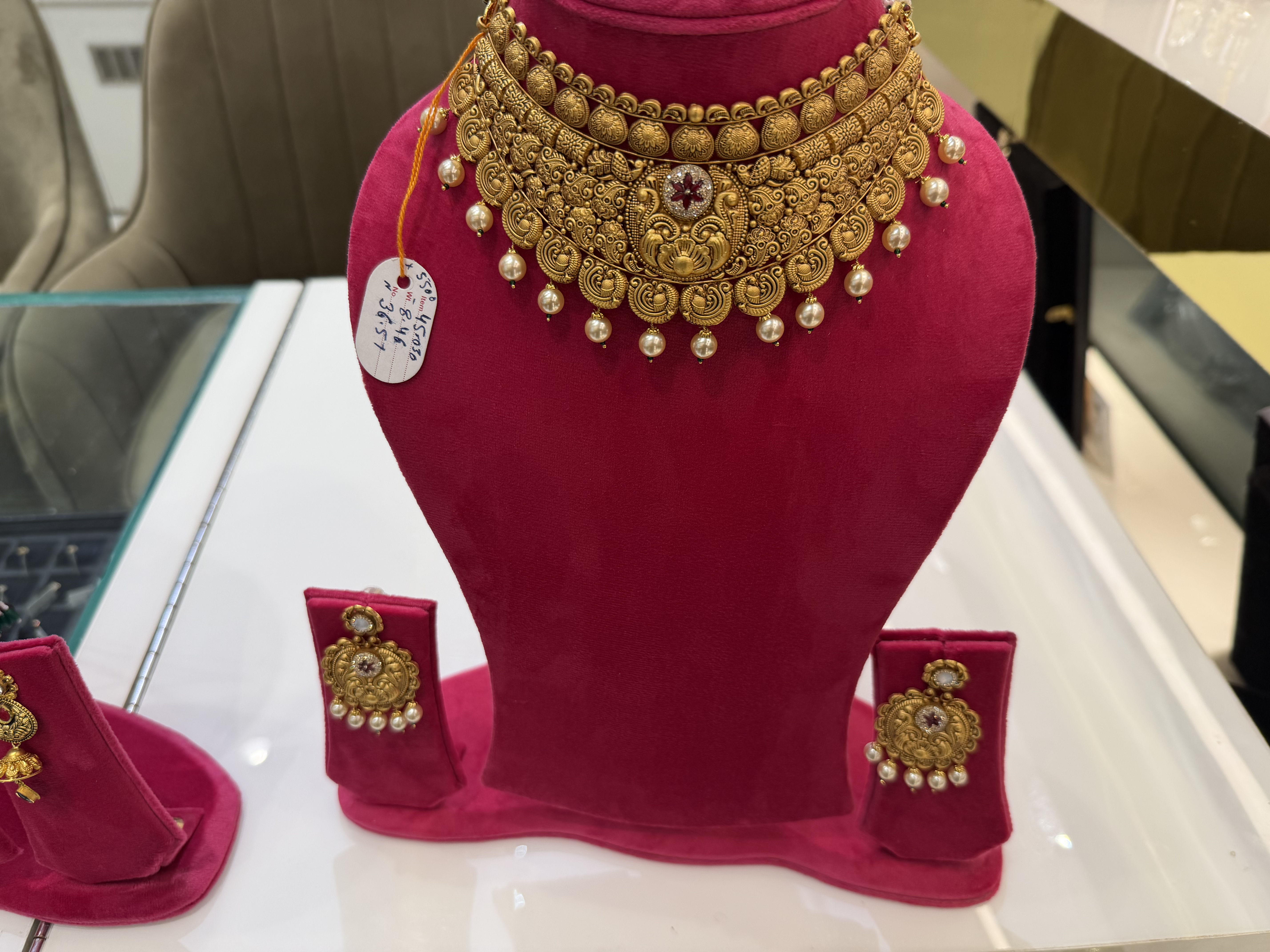 Collection necklace piece