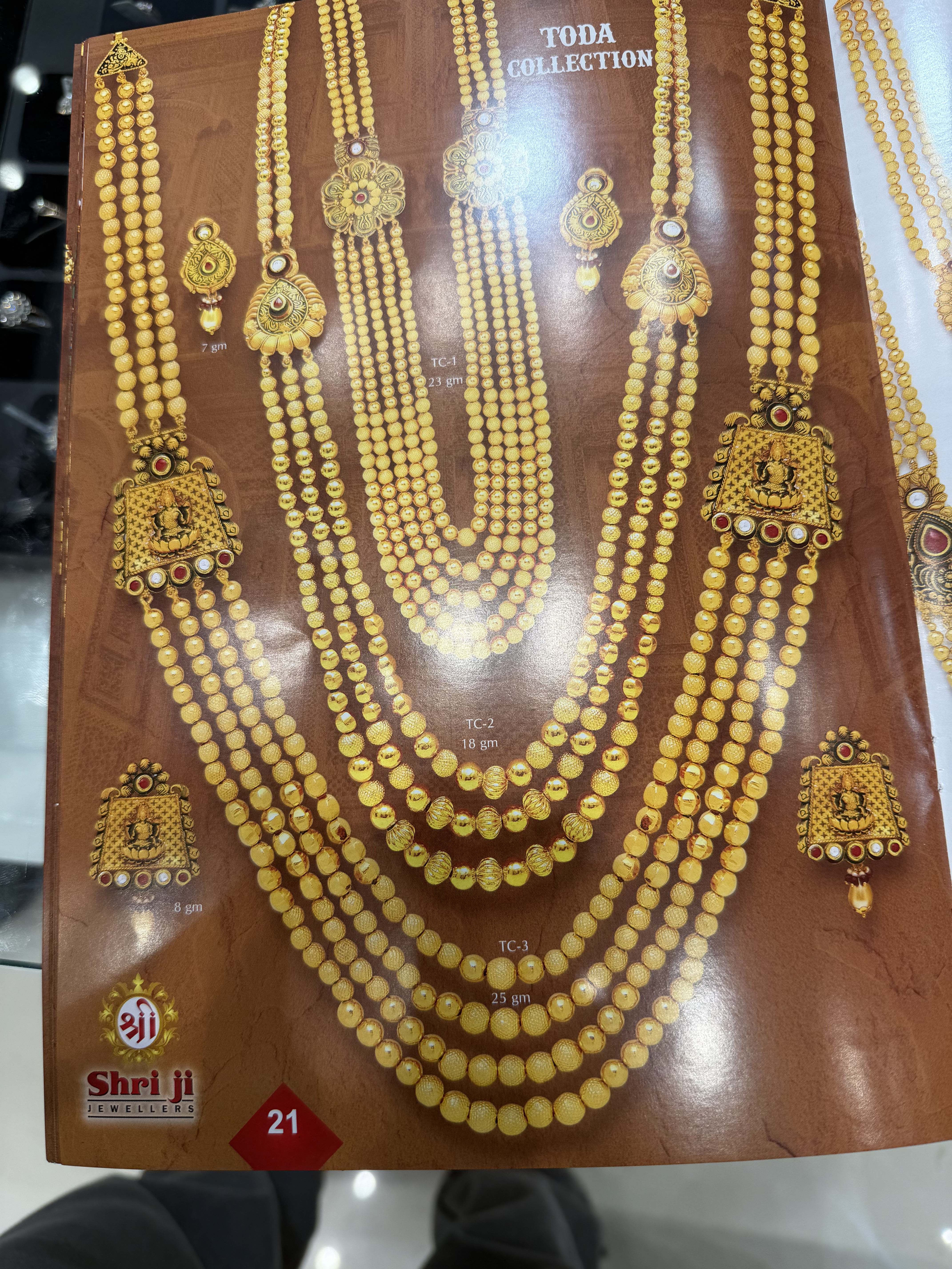 Collection necklace piece