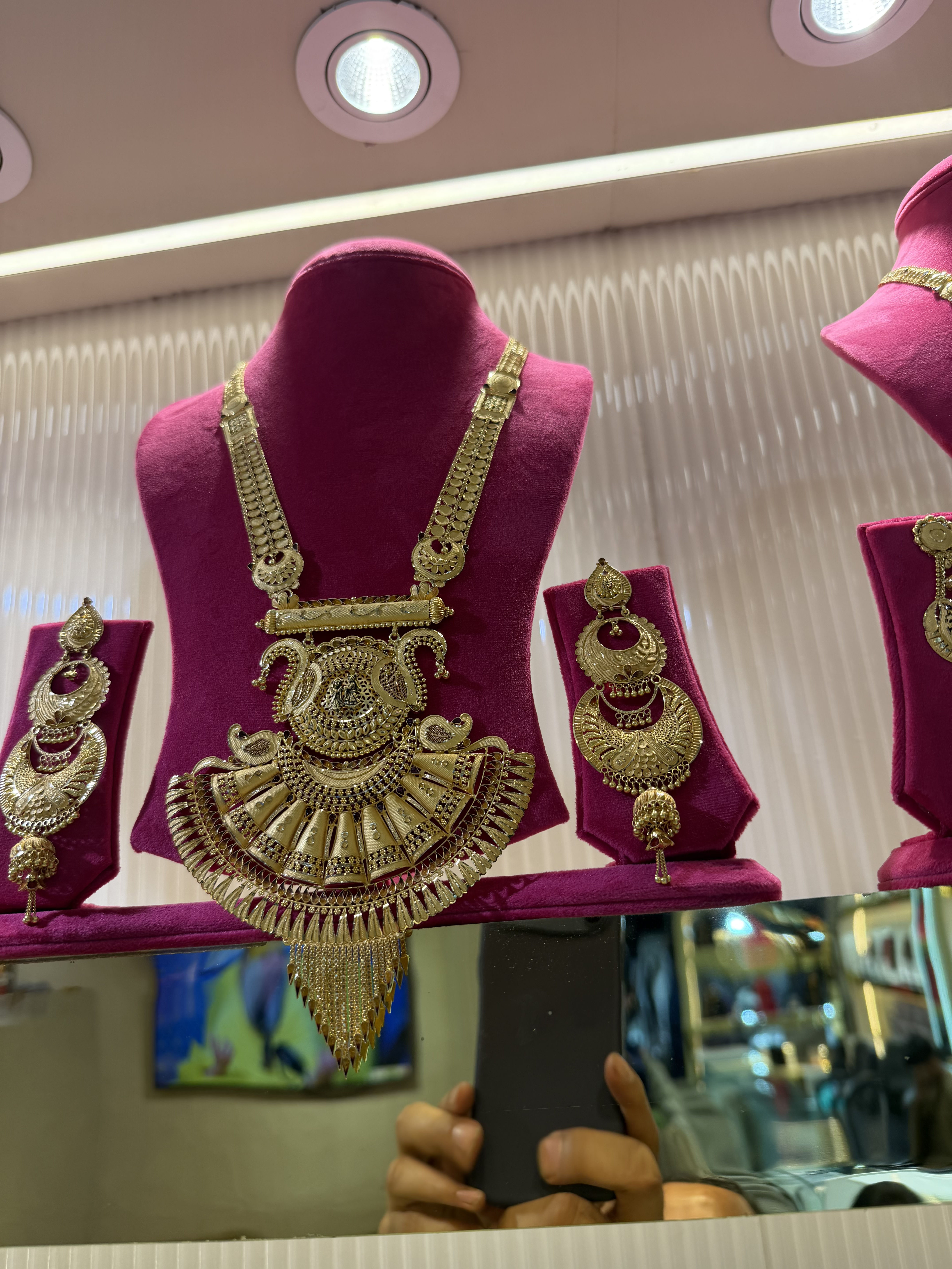 Collection necklace piece