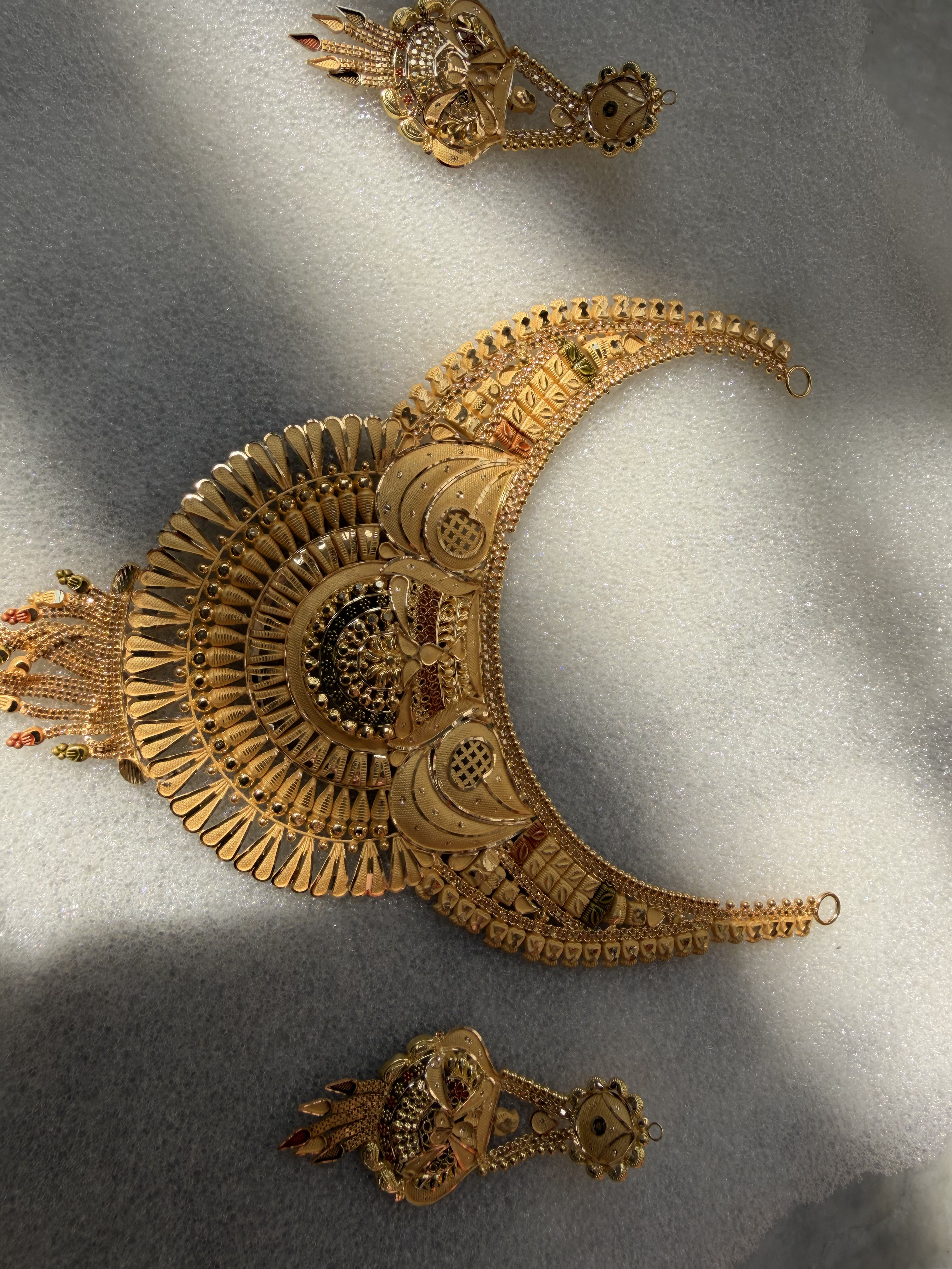 Collection necklace piece