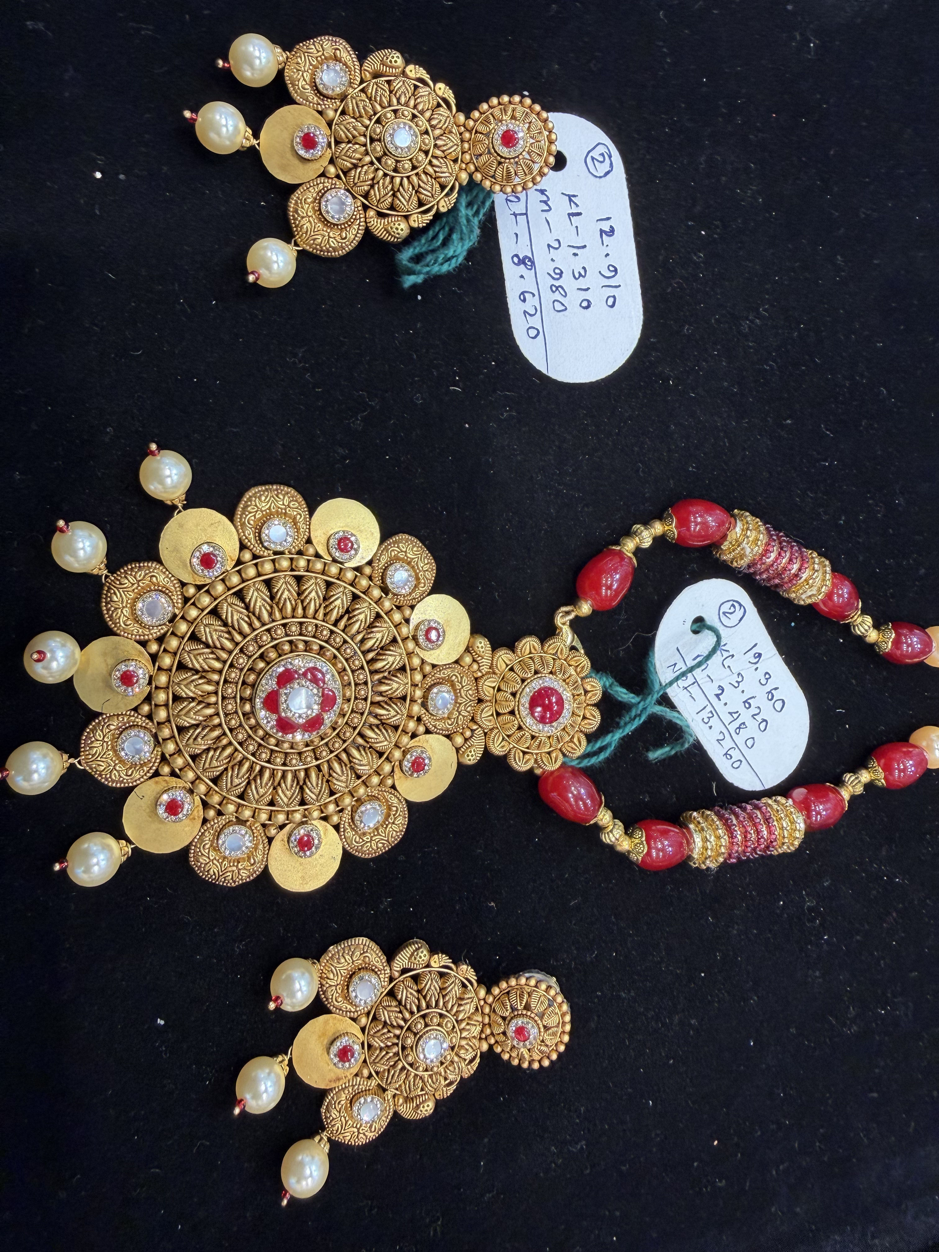 Collection necklace piece