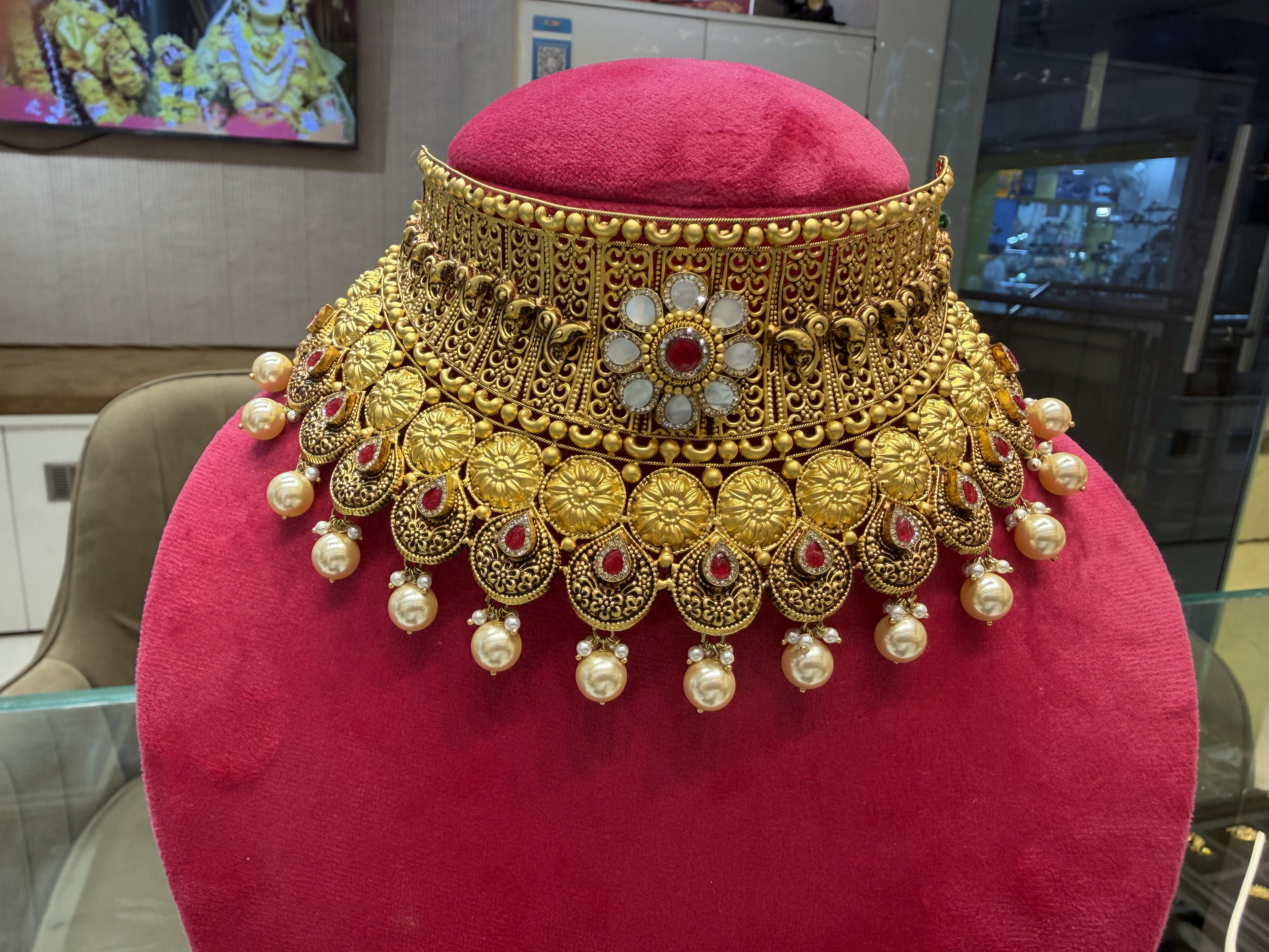 Collection necklace piece