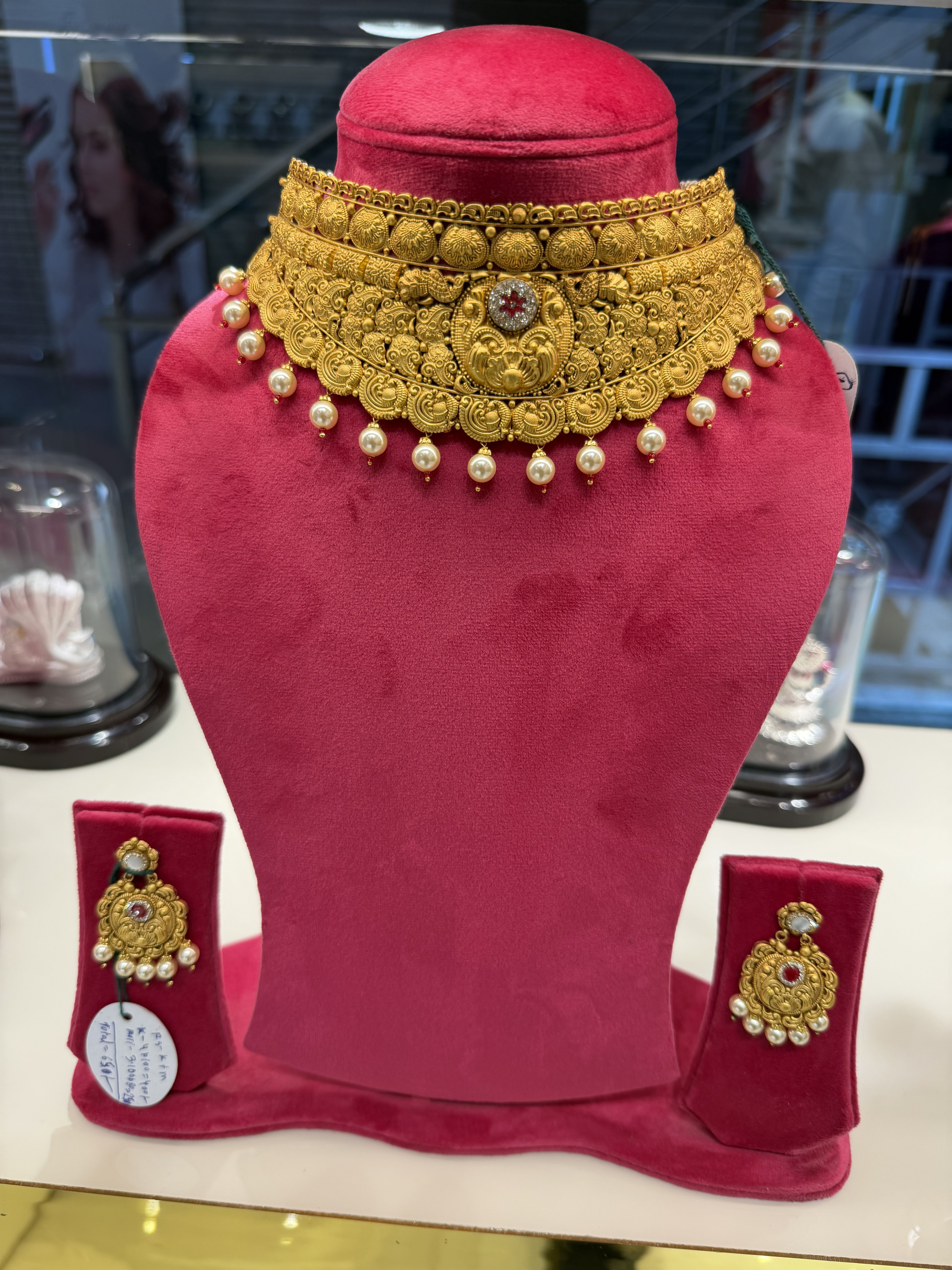 Collection necklace piece