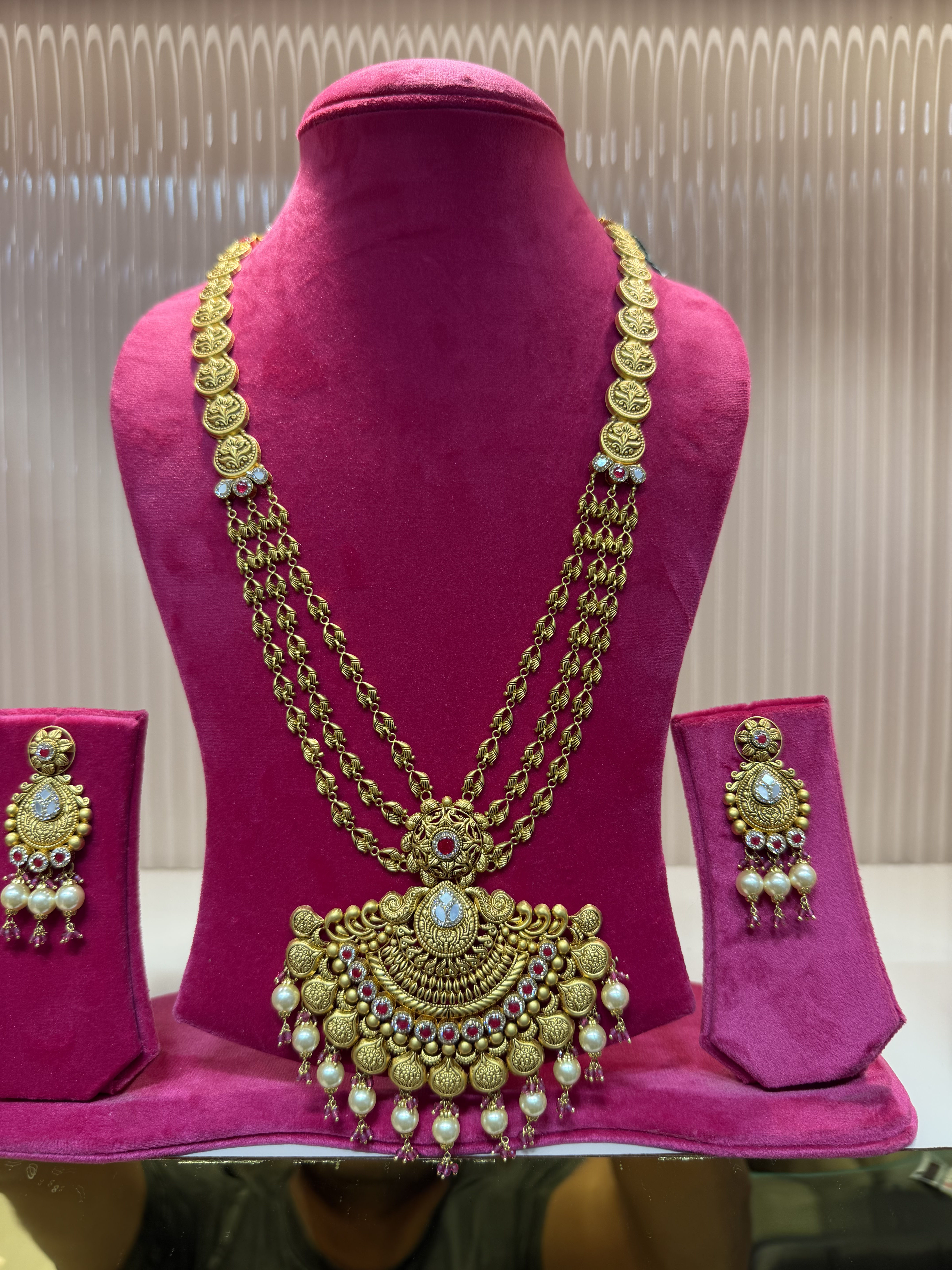 Collection necklace piece