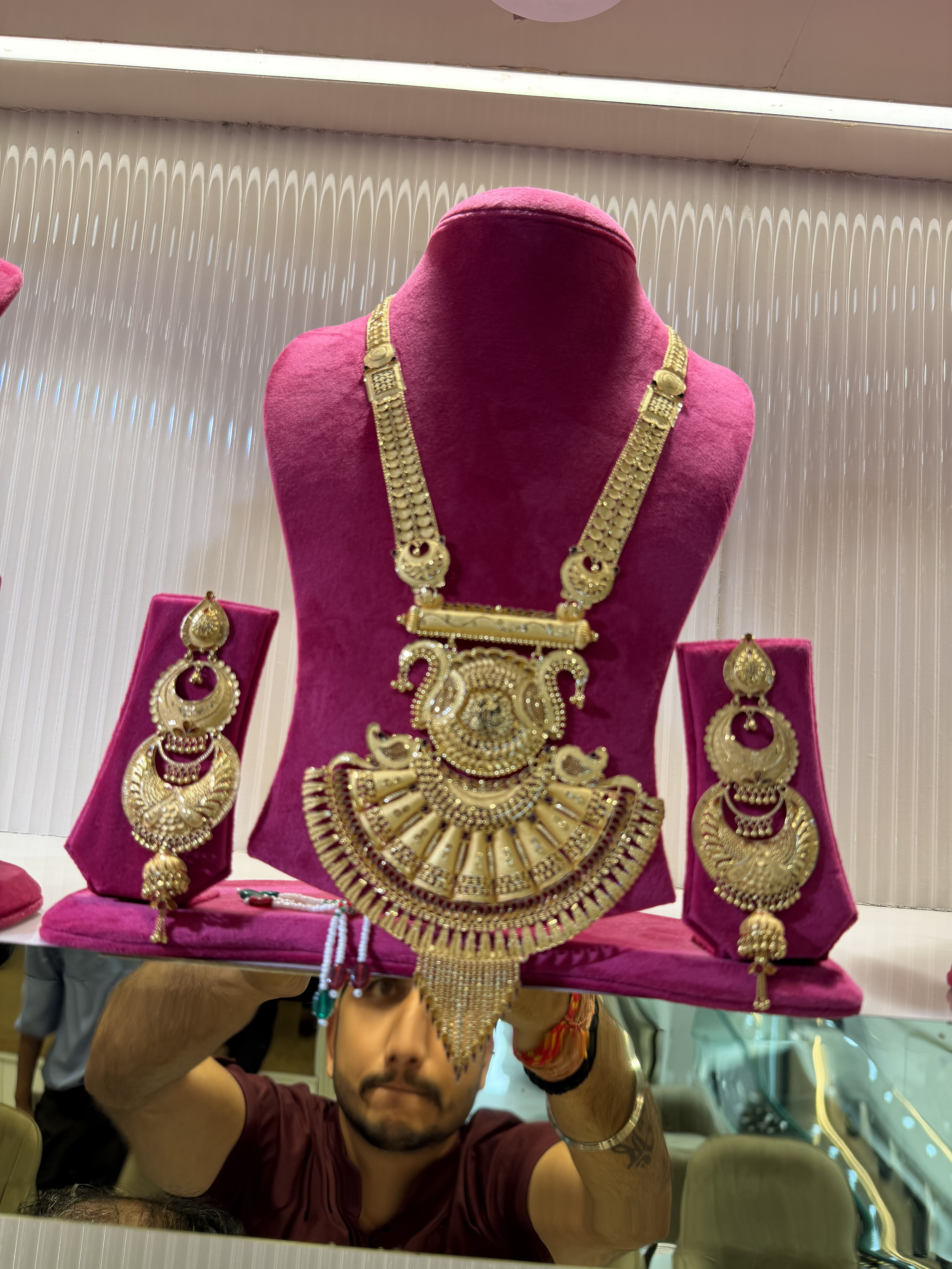 Collection necklace piece