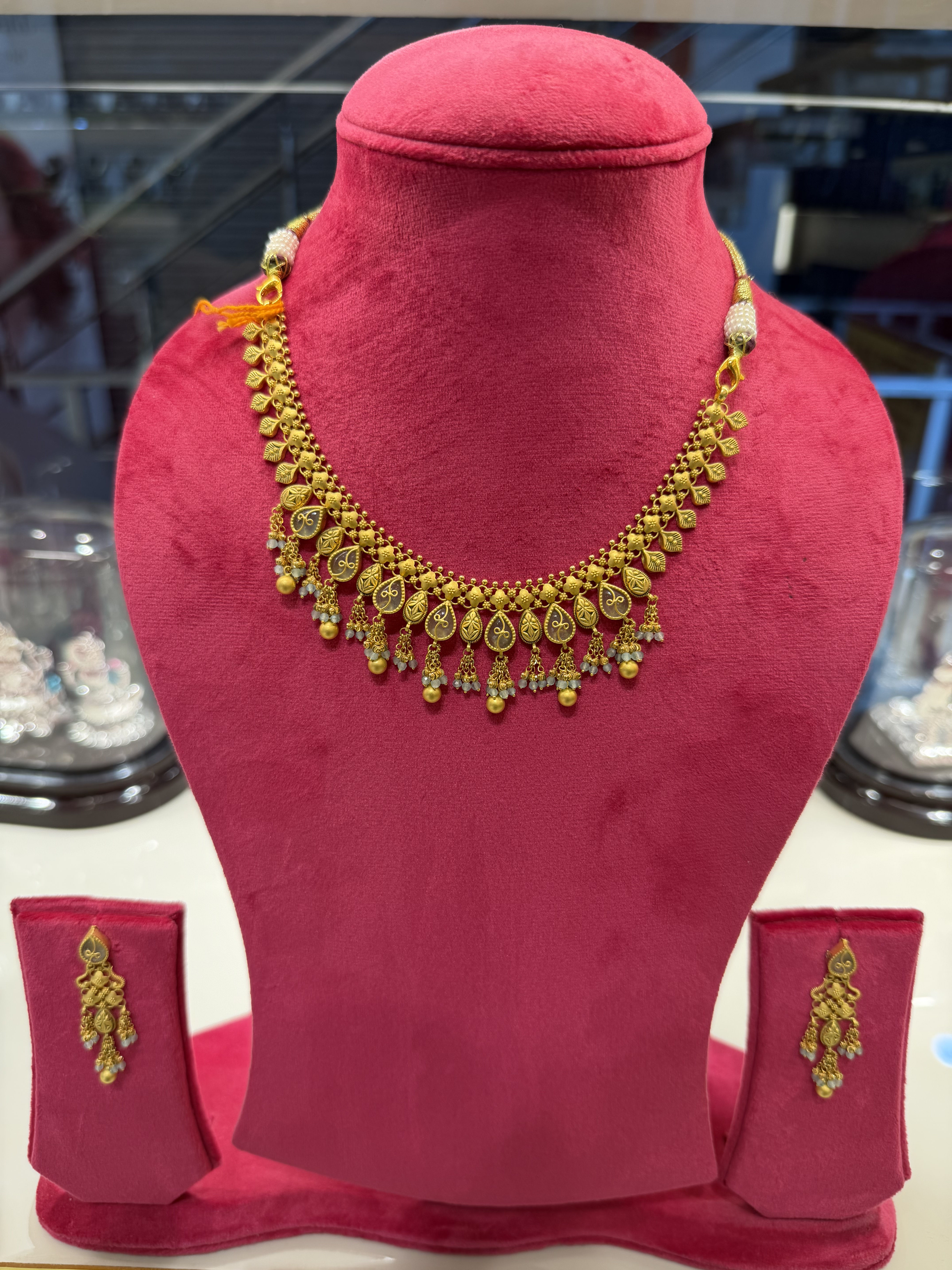 Collection necklace piece
