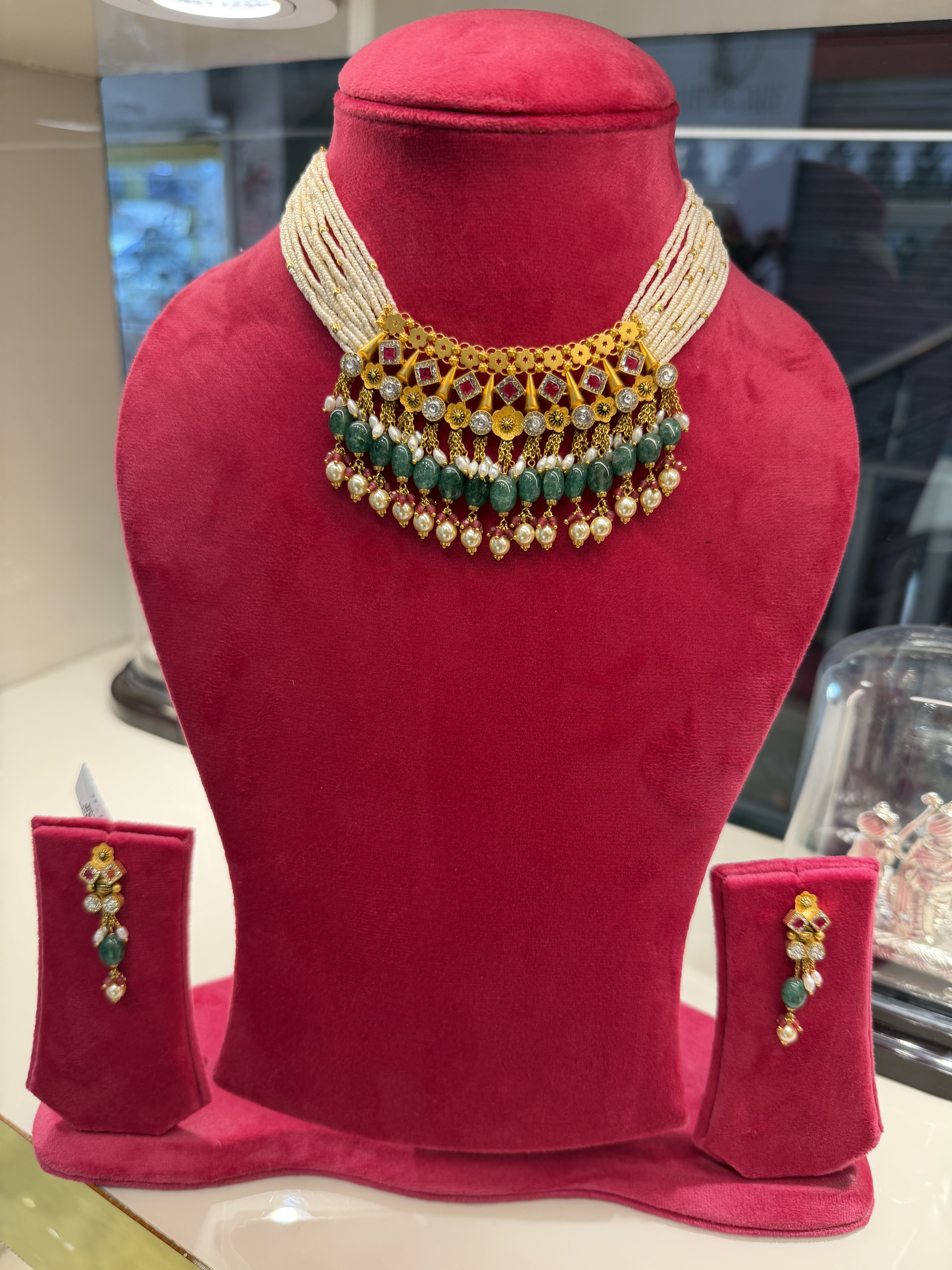 Collection necklace piece